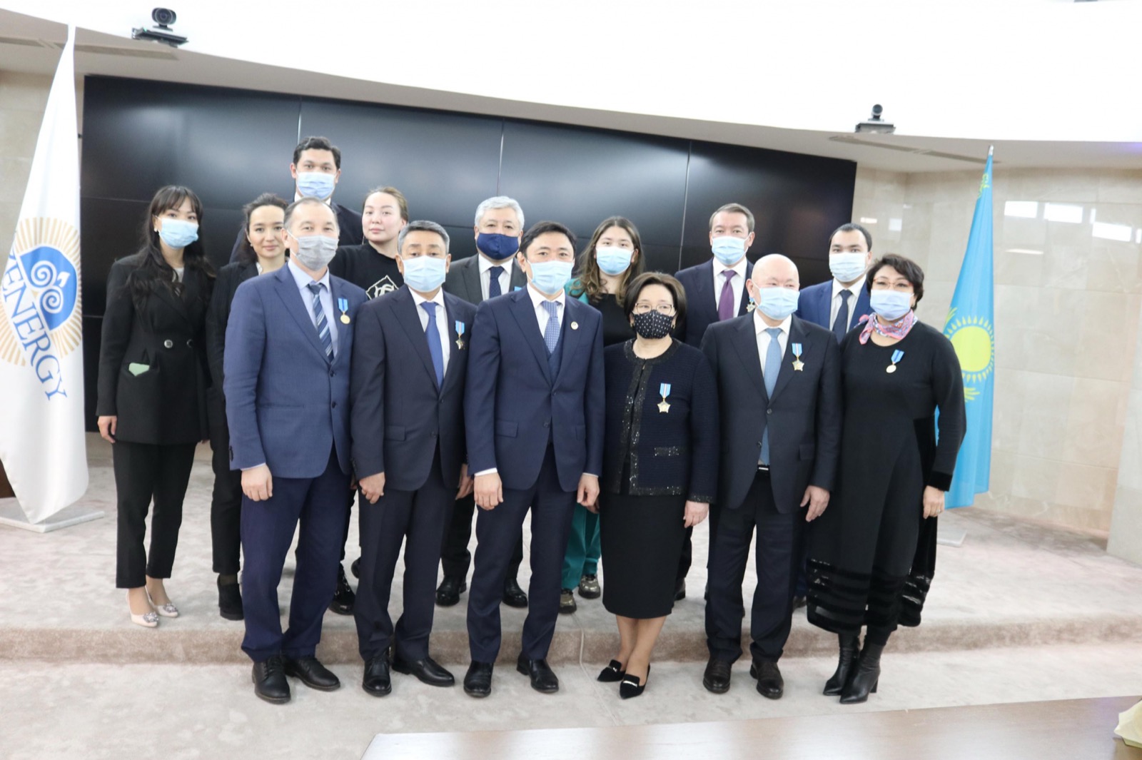 Председатель Ассоциации KAZENERGY Тимур КУЛИБАЕВ поздравил работников нефтегазовой и энергетической отраслей, награжденных государственными и ведомственными наградами. — фото 2