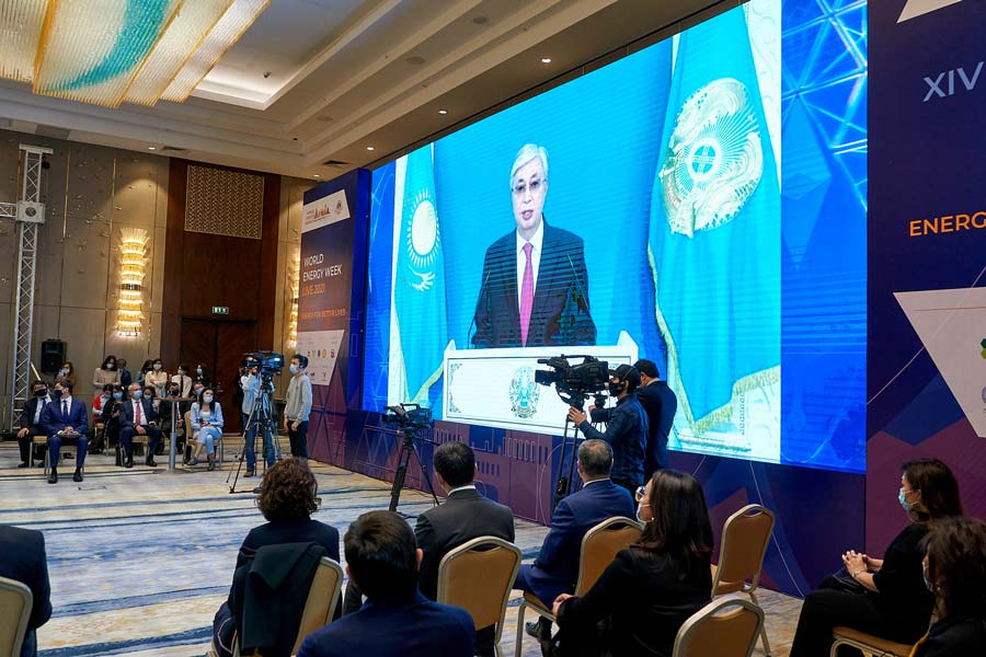 Касым-Жомарт Токаев выступил с видеообращением на ХIV Евразийском форуме KazEnergy — фото 1