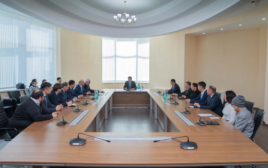 Председатель Ассоциации KAZENERGY представил коллективу нового генерального директора — фото 1